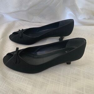 stuart weitzman peep toe kitten heels